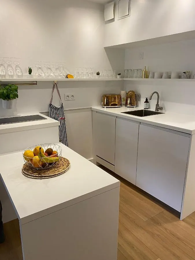 Apartamento Dolce-Vita Appart 3 Etoiles, Climatise , 50M De La Mer Et Aux Portes De Menton ,Parking Gratuit Rocabruna